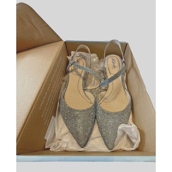 Life Stride Woman 10M Minimalist Pewter Silver Shimmer Kitten Heel Pointed Toe - Picture 2 of 9